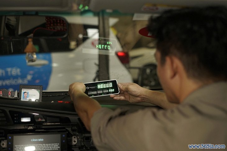 'Ông lớn' taxi truyền thống thay đồng hồ， thêm công nghệ... chốt giá - Ảnh 1.